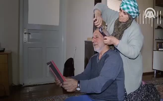 30 yıldır karısı tıraş ediyor