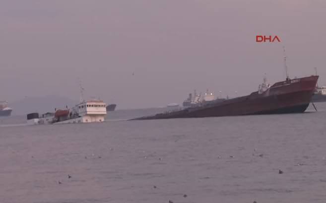 Zeytinburnu sahilinde gemi battı