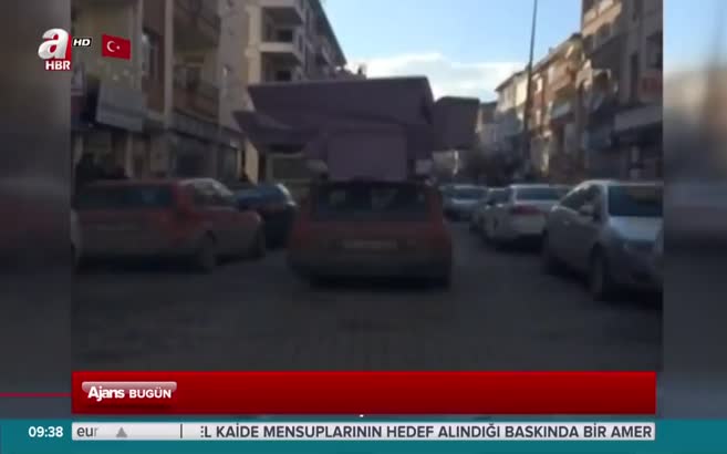 Otomobille evin salonunu taşıdı