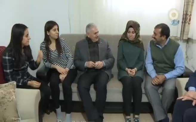 Başbakan Yıldırım vatandaşın evine konuk oldu