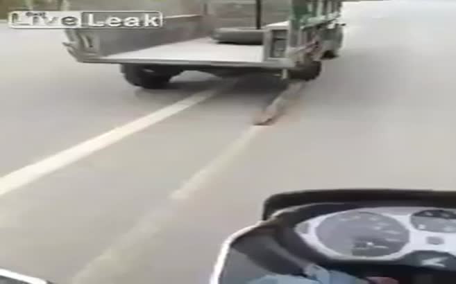 3 tekerlekle kilometrelerce yol aldı