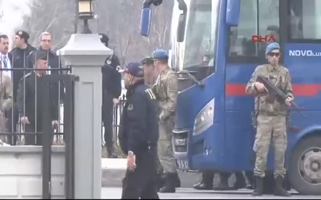 "Suikast timi"nin duruşmasına bu slogan damga vurdu