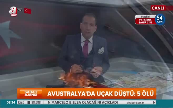 Uçak alışveriş merkezine düştü!