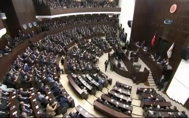 Başbakan Yıldırım'dan bozkurt işareti açıklaması