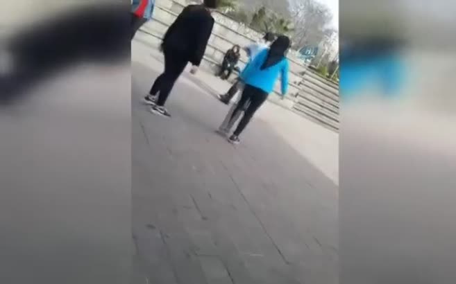 Liseli kızların erkek kavgası kamerada!