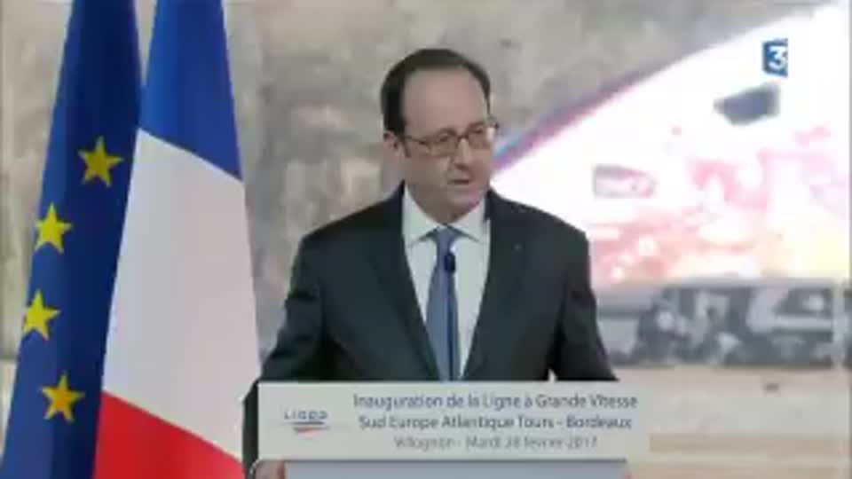 Hollande konuşurken polisin silahı ateş aldı