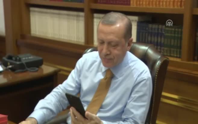 Cumhurbaşkanı Erdoğan, lösemi hastası çocuk ile görüştü