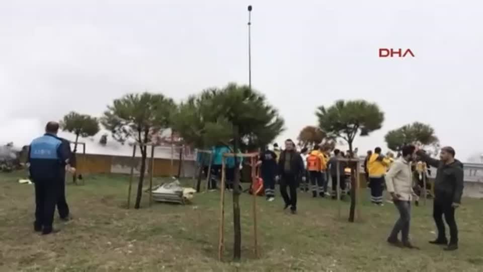 İstanbul’da helikopter düştü! Olay yerinden ilk görüntüler