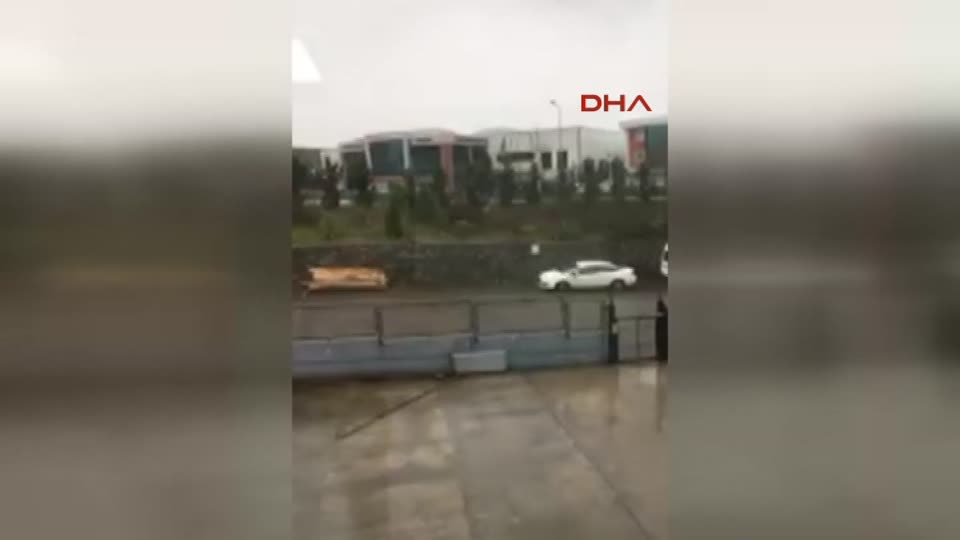 İstanbul’da sürpriz kar yağışı
