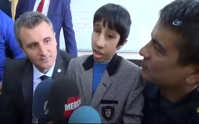 Down sendromlu çocuktan duygulandıran ezan