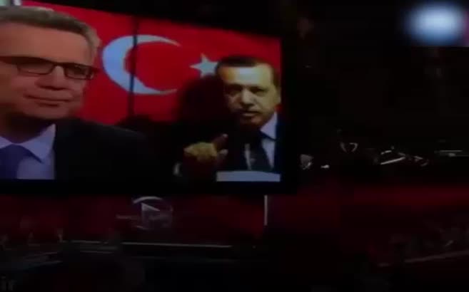 Alman TV kanalında Cem Özdemir'i rezil eden Türk