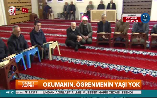 70'lik dedeler Kur'an öğreniyor