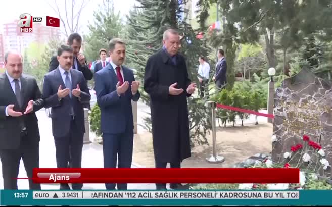 Cumhurbaşkanı Erdoğan, Alparslan Türkeş'in kabrini ziyaret etti