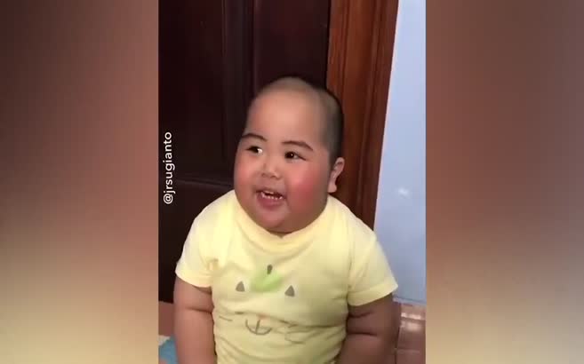 Fenomen bebek gülme krizine girdi!