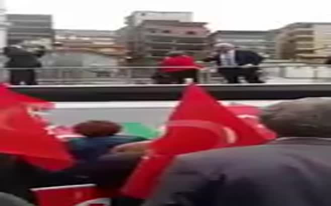 CHP'li Tuncay Özkan utanmadan görevli polise hakaret etti