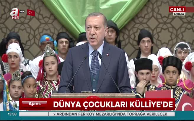 Cumhurbaşkanı Erdoğan çocukları Külliye'de kabul etti