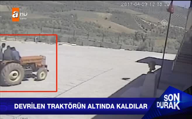 Devrilen traktörün altında kalan 2 genç hayatını kaybetti