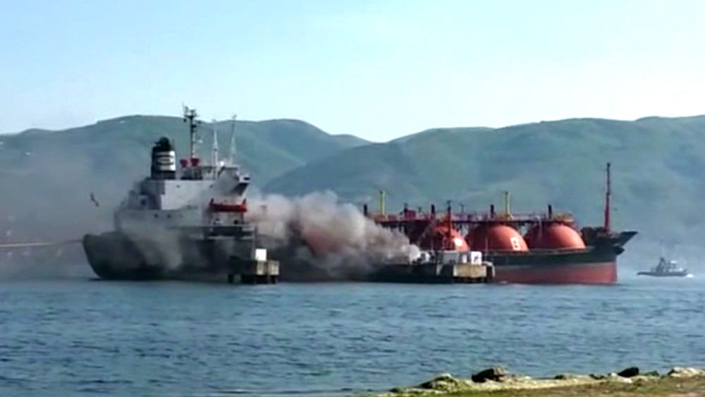 Kocaeli Körfezi'nde LPG yüklü tankerde yangın çıktı