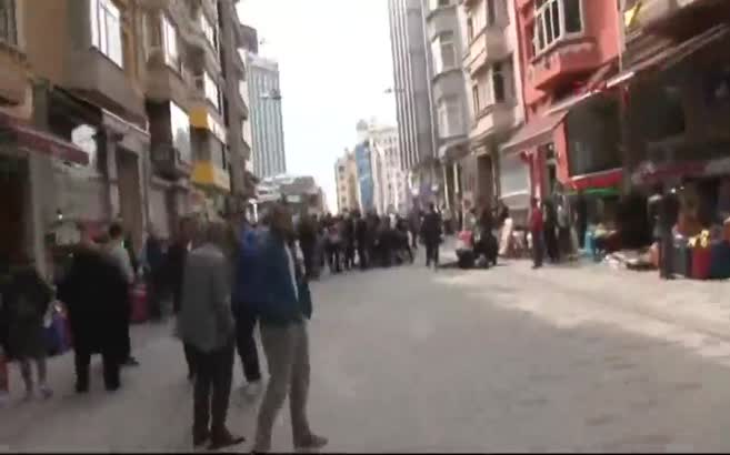 Talimhane'den Taksim Meydanı'na girmeye çalışan gruba müdahale