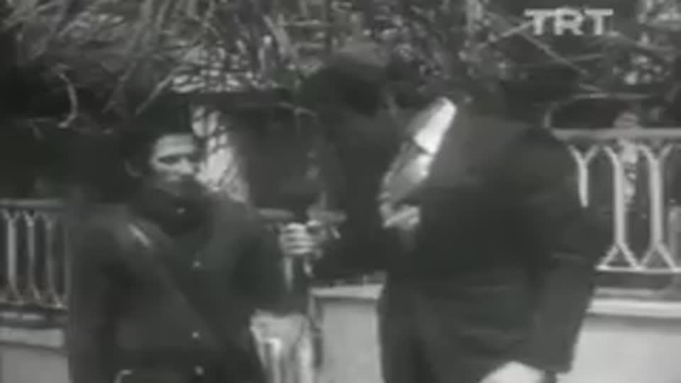 8. kata gazete fırlatan gazete dağıtıcısı