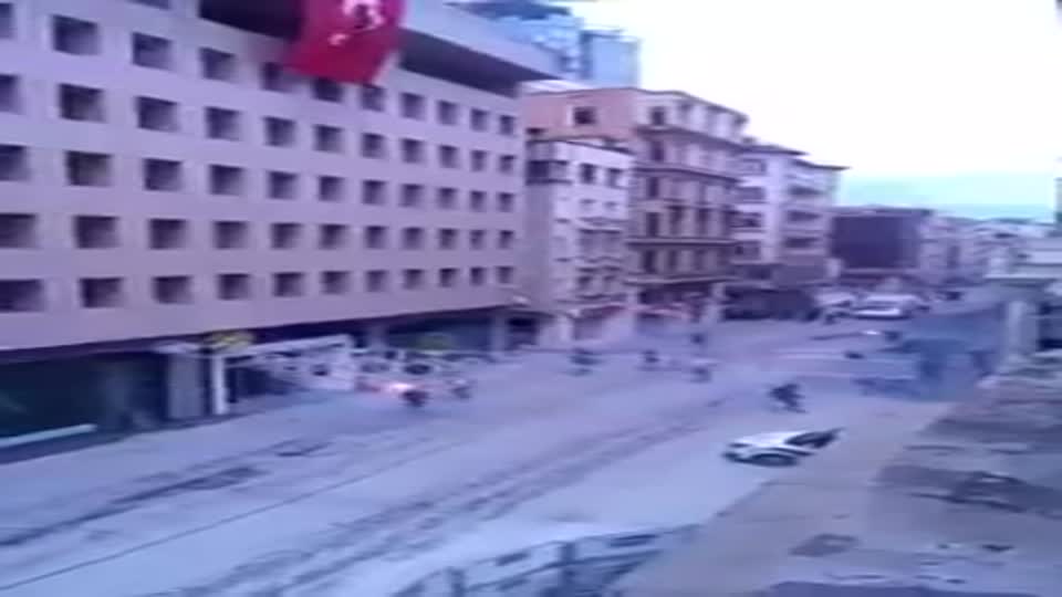 Fenerbahçe ve Olympiakos taraftarları arasında gergin anlar