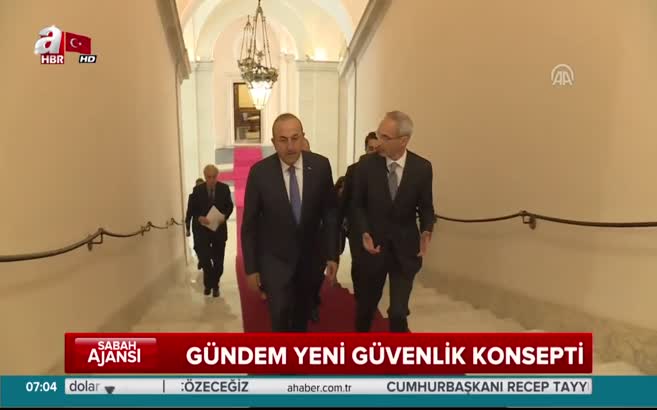 Dışişleri Bakanı Çavuşoğlu'ndan İtalyan gazeteciye ayar