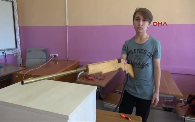 Sivas liseli genç 'Elektromanyetik silah' yaptı!
