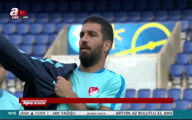 Arda Turan gazeteciye saldırdı!