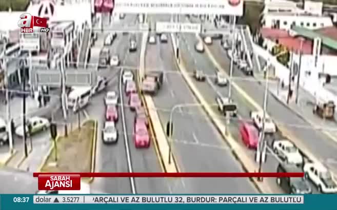 Kamyon dehşeti! 5 aracı biçti
