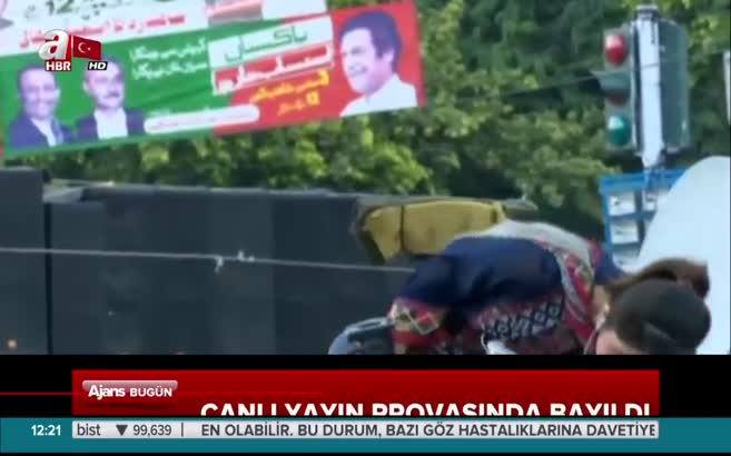 Canlı yayında vinç üzerinden düştü
