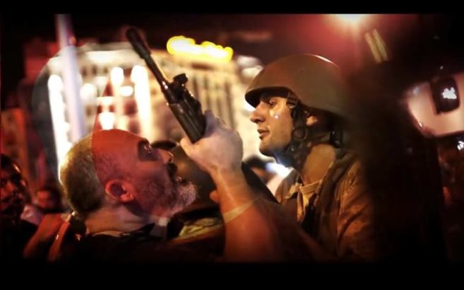 Darbeciler iletişim merkezini bastı