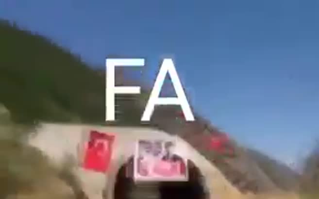 Necmettin öğretmen için canı pahasına bayrağı astı