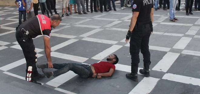 Şanlıurfa'da alkollü gençler bıçakla dehşet saçtı
