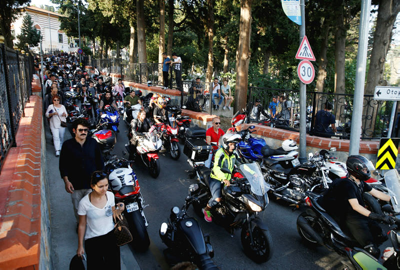 Altın elbiseli adam Barkın Bayoğlu son yolculuğuna uğurlandı