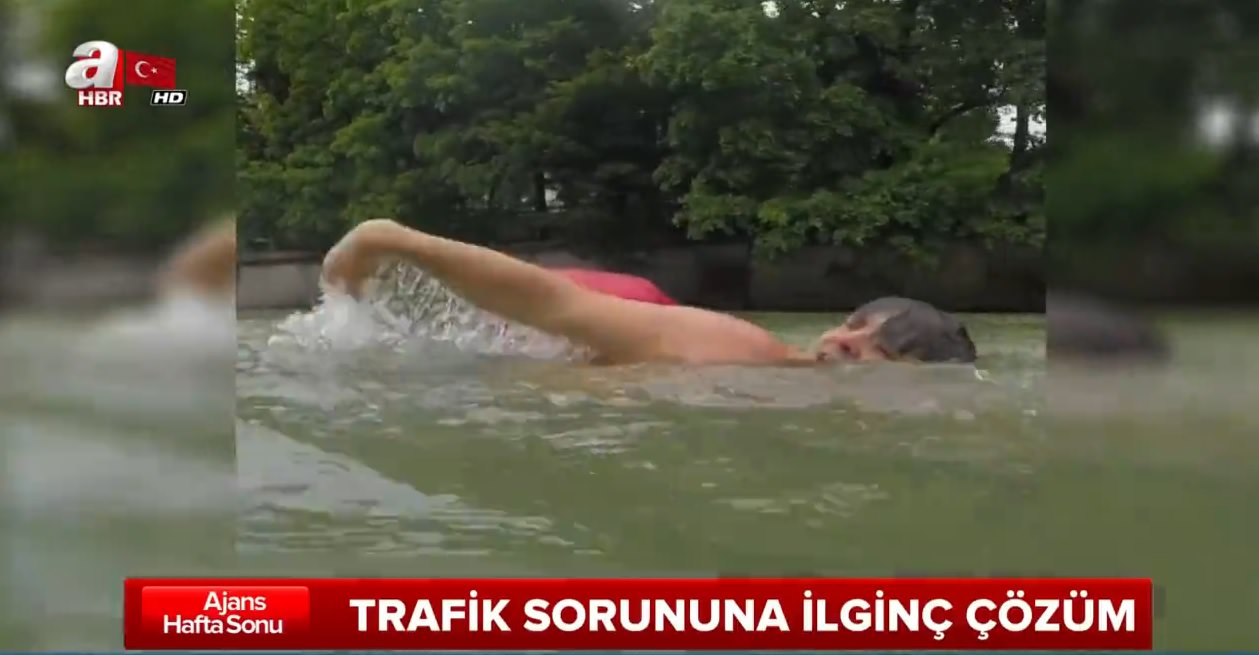 İşe her gün yüzerek gidiyor