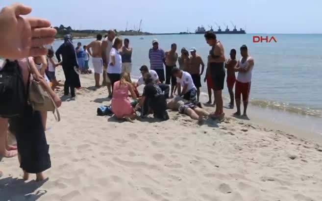 Denizde geçirdiği kalp krizinden öldü