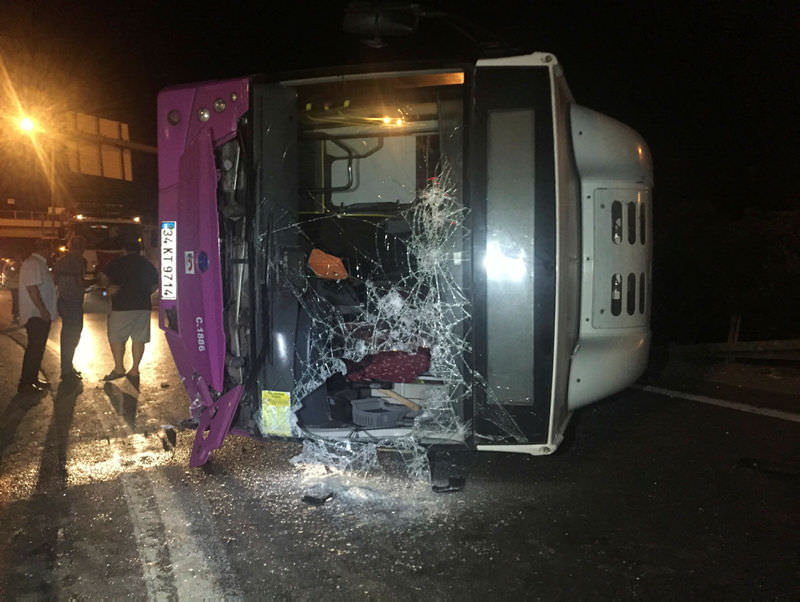 İstanbul Ümraniye’de İETT otobüsü kaza yaptı