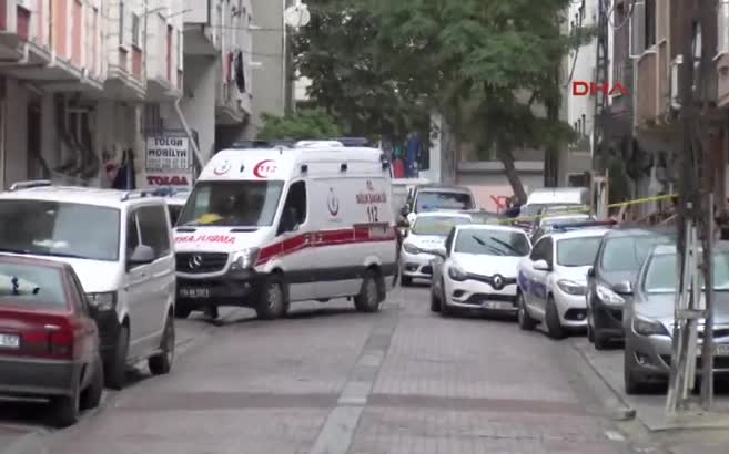 İstanbul'da çatıya çıkan şahıs etrafa ateş açtı!