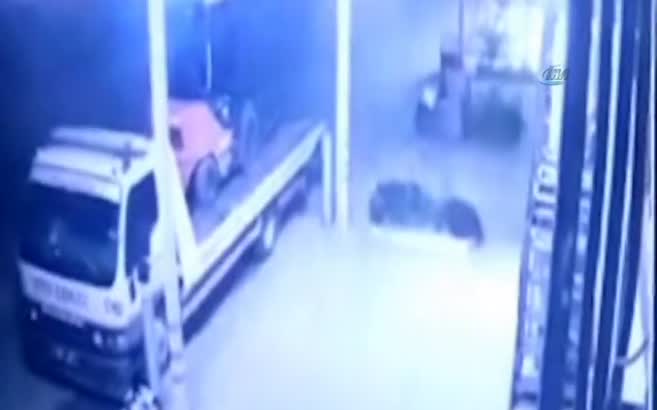 Çaldıkları çekiciyi polise satmaya kalkınca yakayı ele verdiler