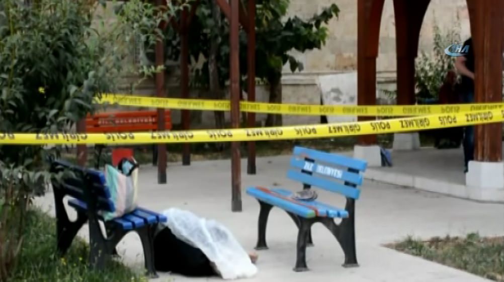 Yaşlı adam cami avlusunda ölü bulundu