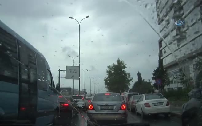 İstanbul’da beklenen yağmur başladı