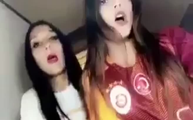 Galatasaraylı genç taraftarların Gomis sevgisi