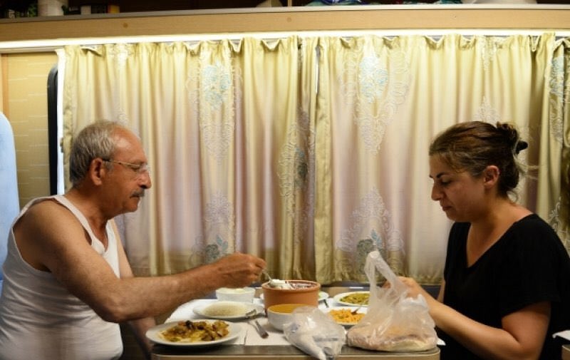 Atletli Kılıçdaroğlu'nun fotoğrafındaki ince detaylar!