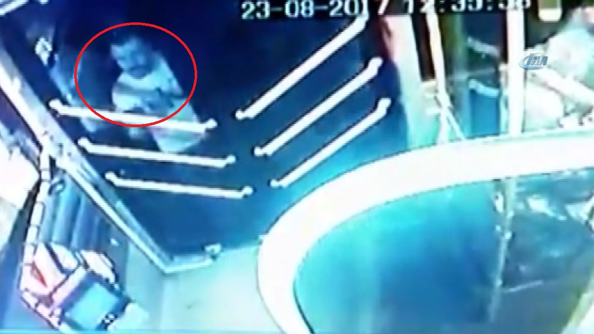 Otobüs şoförüne dayak kamerada