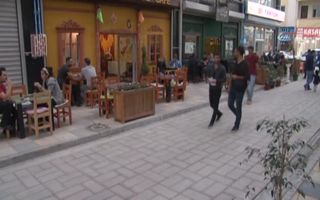 Geri dönüşüm malzemesinden iş yeri tasarladı