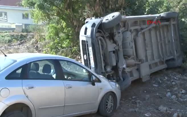 Ümraniye'de okul servisi kaza yaptı