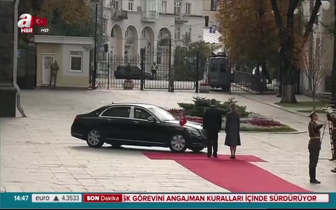Cumhurbaşkanı Erdoğan, Ukrayna’da resmi törenle karşılandı