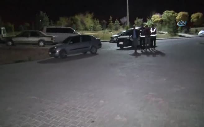 Annesine küfür ettiğini iddia ettiği kişiyi öldürdü