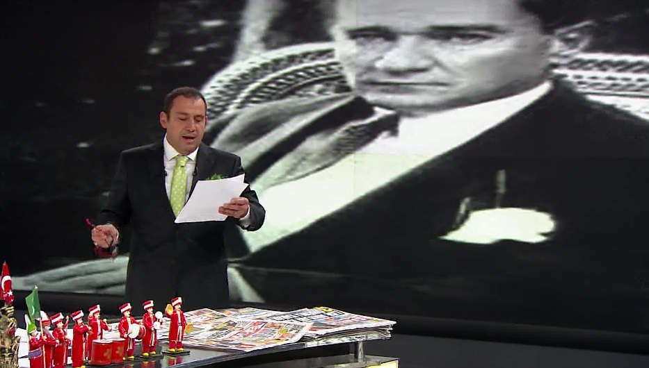 Erkan Tan, "Atatürk'ten Son Mektup" şiirini canlı yayında seslendirdi