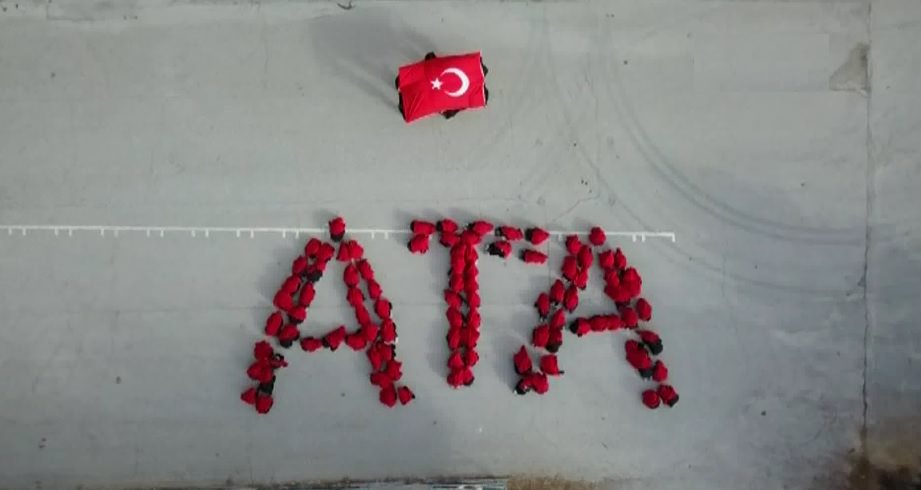 Atatürk için saygı nöbeti